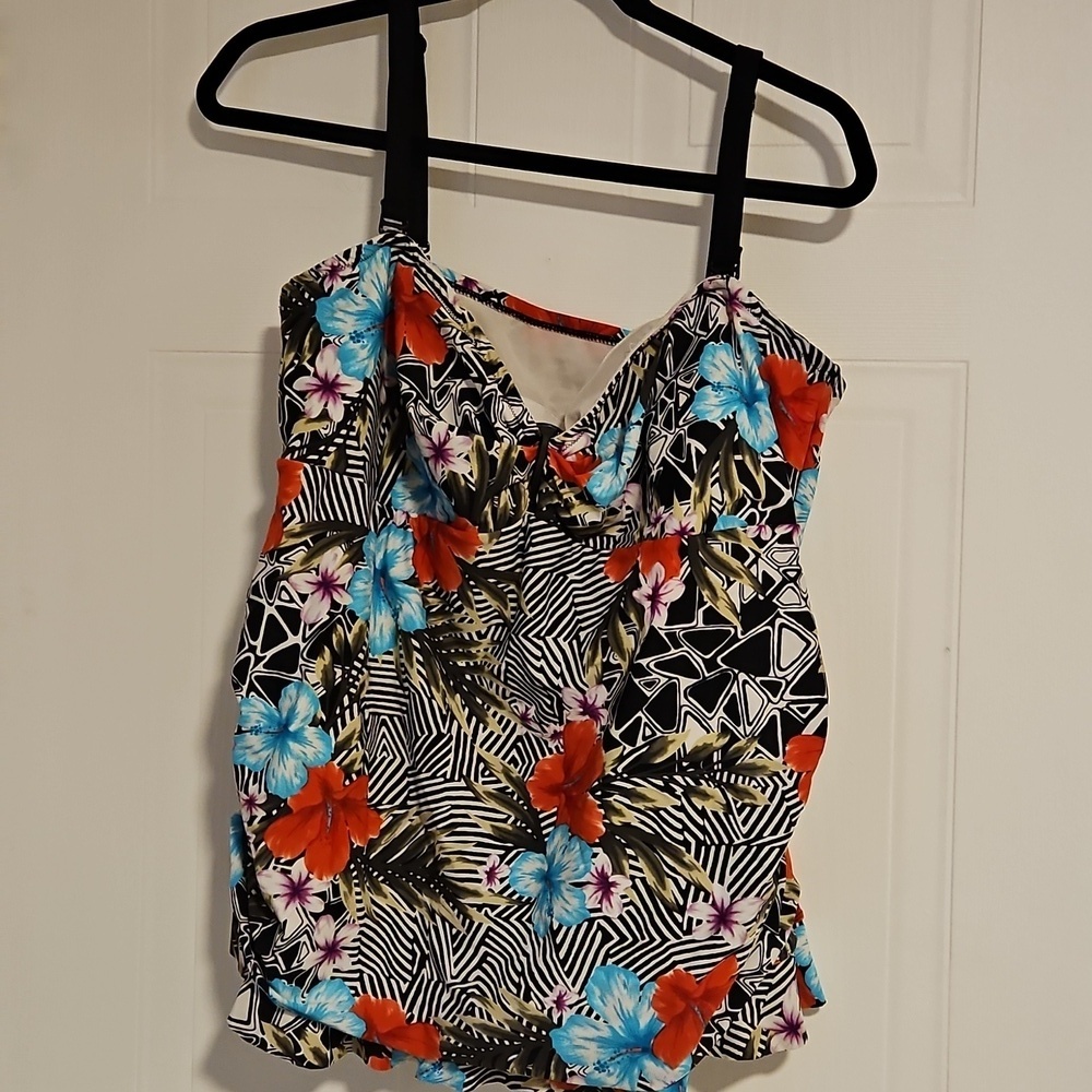 Womens plus size 2X Swimsuit top adjustable straps built-in bra stretchy